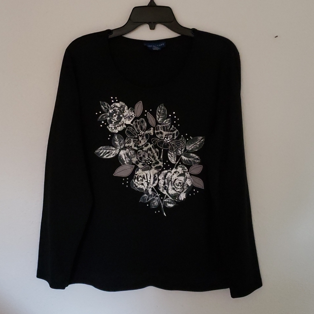 NWOT Karen Scott embellished tshirt